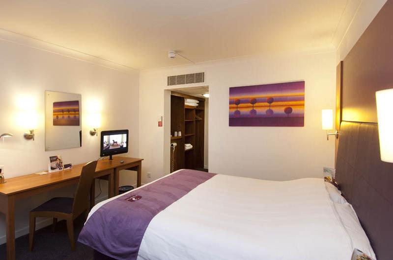 Premier Inn Portsmouth North Harbour Exterior foto